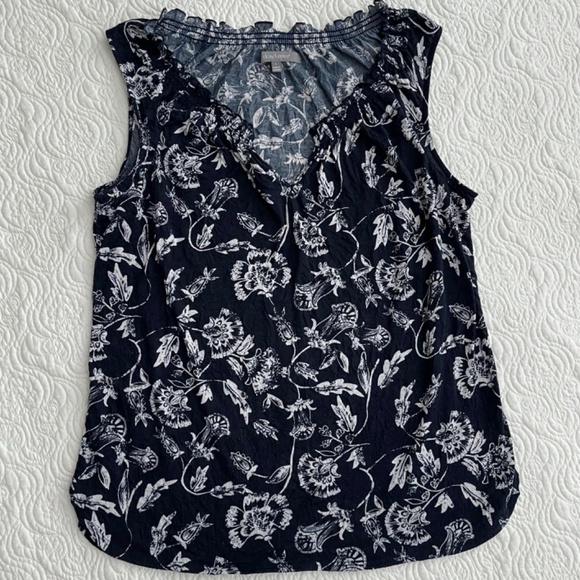 Daisy Fuentes Navy Blue and White Floral Sleeveless Top - Picture 3 of 12